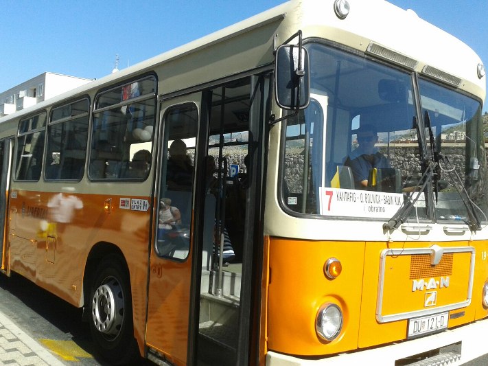 autobus Pile